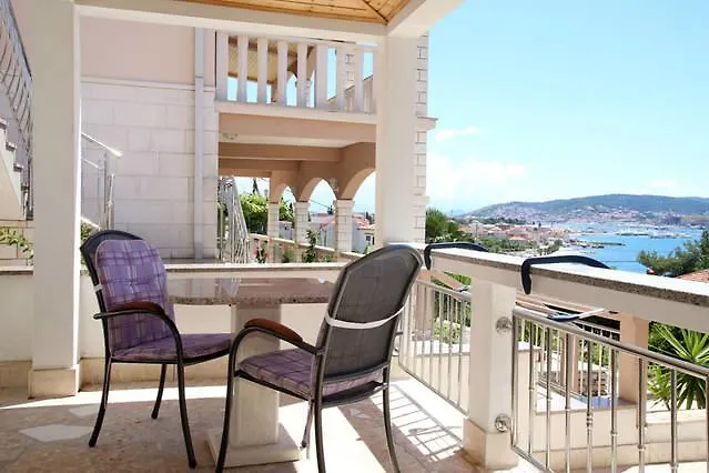 Villa Rosanda Apartments Τρογκίρ