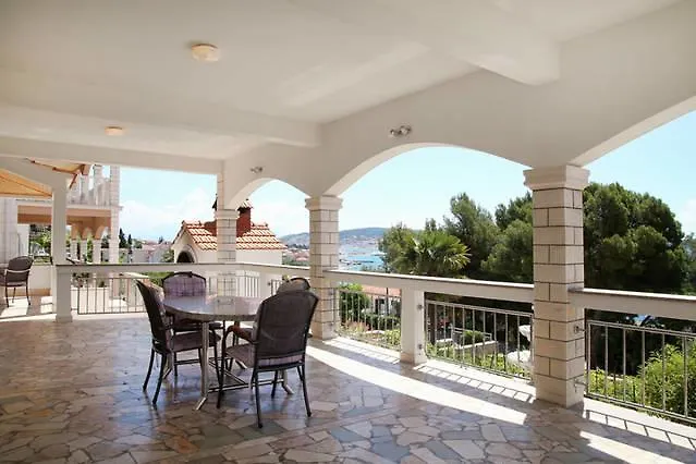 Villa Rosanda Apartments Τρογκίρ