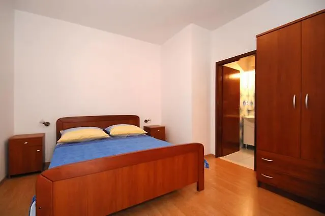 Villa Rosanda Apartments Τρογκίρ