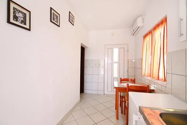 Villa Rosanda Apartments Τρογκίρ 0*,  Κροατία